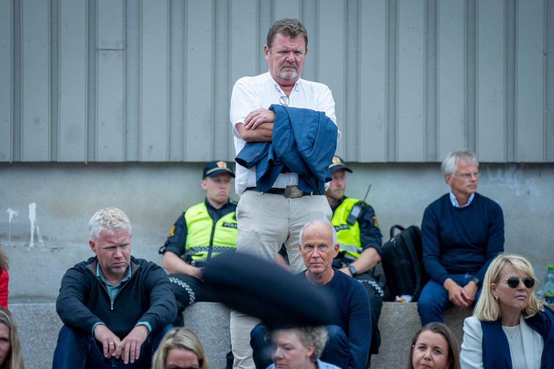 Arendal 20240814.
Øystein Djupedal følger med en debatt om fremtiden til Oljefondet under Arendalsuka. Djupedal var en av initiativtakerne til Arendalsuka som startet i 2012.
Foto: Heiko Junge / NTB Arendal 20240814.
Øystein Djupedal følger med en debatt om fremtiden til Oljefondet under Arendalsuka. Djupedal var en av initiativtakerne til Arendalsuka som startet i 2012.
Foto: Heiko Junge / NTB