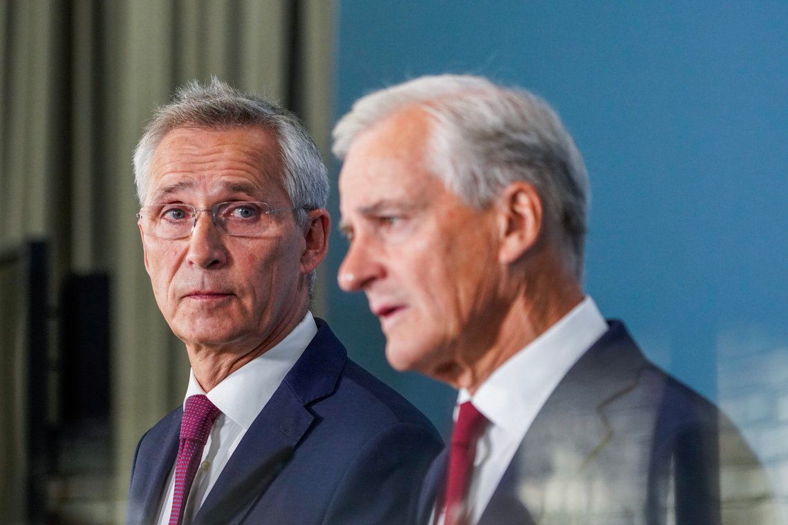 Oslo 20250821.
Statsminister Jonas Gahr Støre og finansminister Jens Stoltenberg møter pressen på Statsministerens kontor før regjeringens budsjettkonferanse torsdag.
Foto: Ole Berg-Rusten / NTB Oslo 20250821.
Statsminister Jonas Gahr Støre og finansminister Jens Stoltenberg møter pressen på Statsministerens kontor før regjeringens budsjettkonferanse torsdag.
Foto: Ole Berg-Rusten / NTB