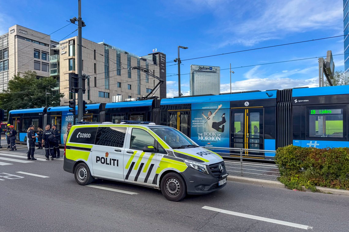 Oslo 20250822.
To personer ble påkjørt av en trikk i Oslo sentrum fredag ettermiddag.
Foto: Håkon Mosvold Larsen / NTB Oslo 20250822.
To personer ble påkjørt av en trikk i Oslo sentrum fredag ettermiddag.
Foto: Håkon Mosvold Larsen / NTB