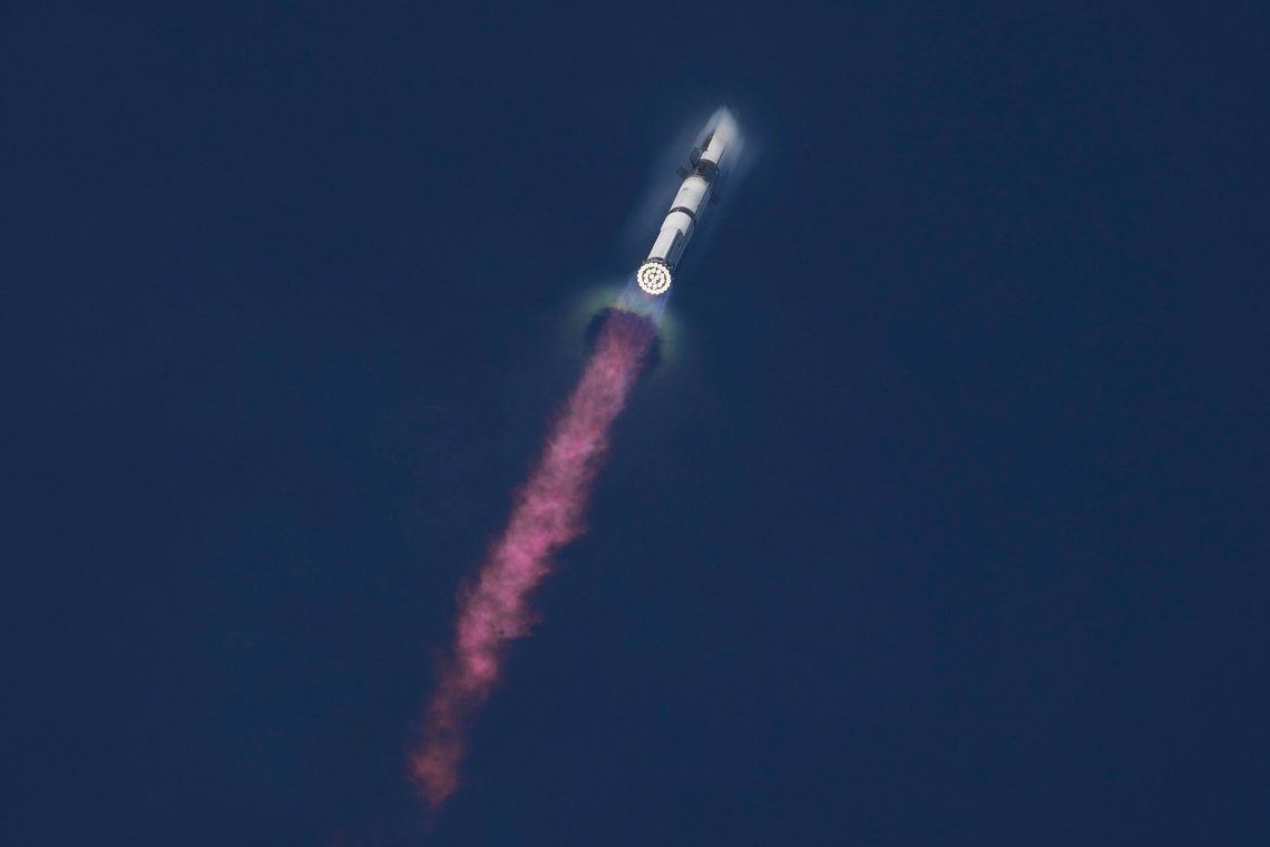 SpaceX's mega rocket Starship makes a test flight from Starbase, Texas, Tuesday, Aug. 26, 2025. (AP Photo/Eric Gay) SpaceX's mega rocket Starship makes a test flight from Starbase, Texas, Tuesday, Aug. 26, 2025. (AP Photo/Eric Gay)