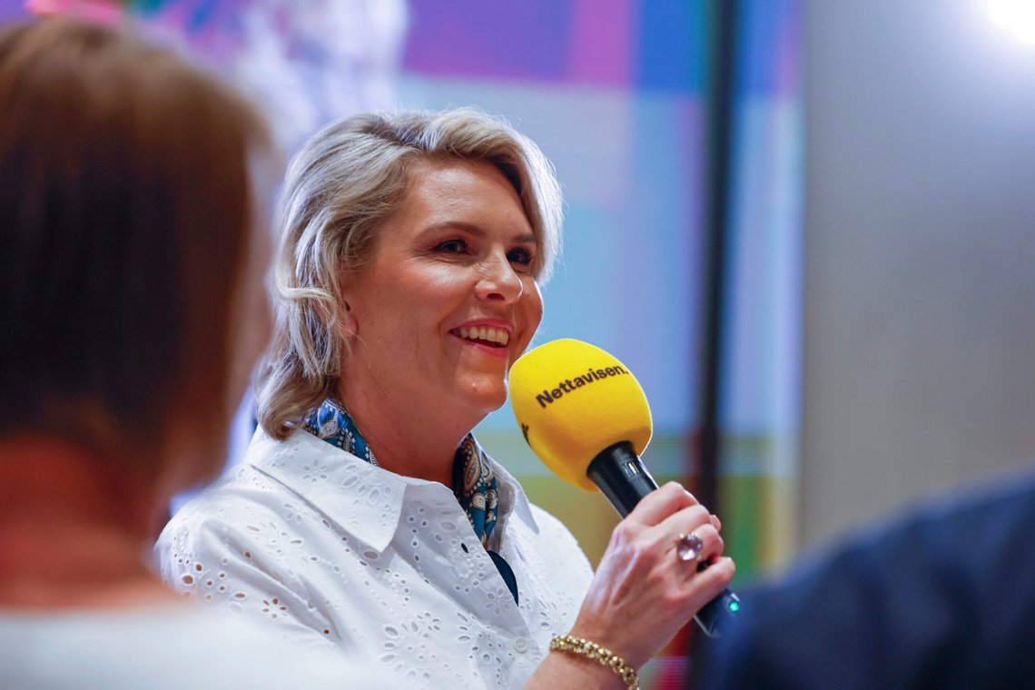 Oslo 20250806.
Frp-leder Sylvi Listhaug når Nettavisen og resten av Amedia inviterer landets partiledere til debatt i Nettavisens TV-studio.
Foto: Jonas Been Henriksen / NTB Oslo 20250806.
Frp-leder Sylvi Listhaug når Nettavisen og resten av Amedia inviterer landets partiledere til debatt i Nettavisens TV-studio.
Foto: Jonas Been Henriksen / NTB