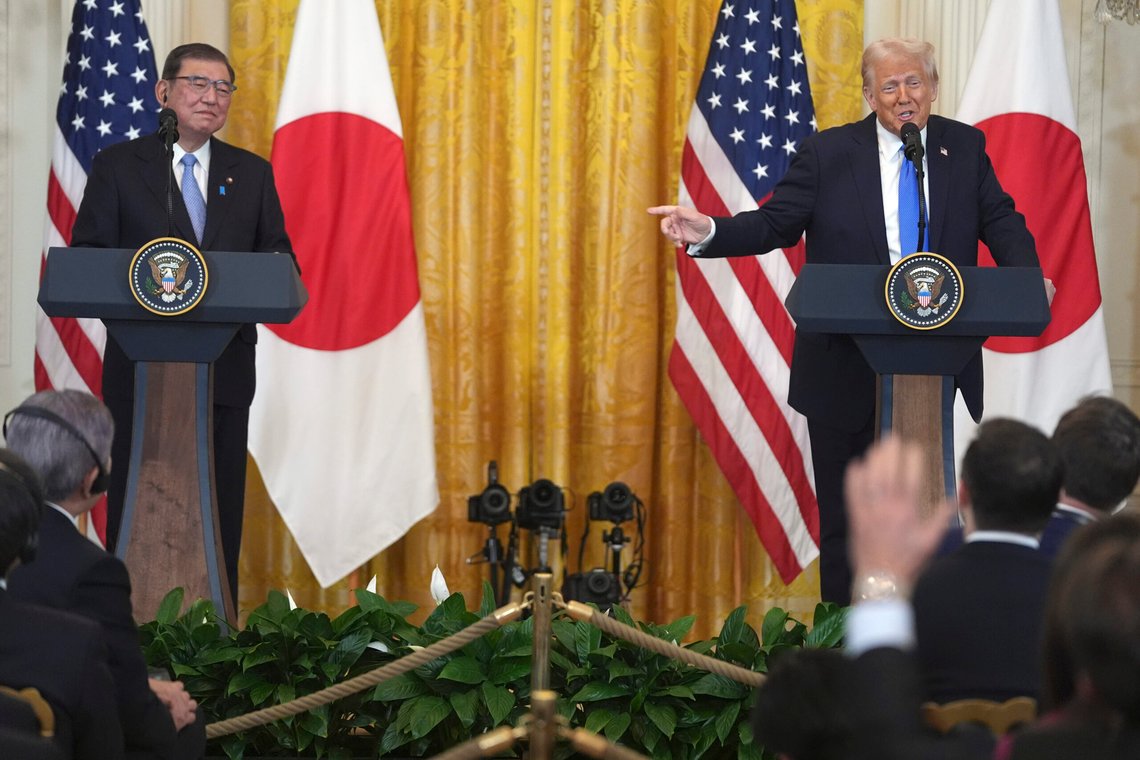 USAs president Donald Trumps (t.h.) krav om at Japan må kjøpe mer ris amerikansk ris spolerte angivelig planlagte handelssamtaler mellom landene denne uka. Nå reagerer en føderal domstol uten særlig kraft. Her fra da Trump tok imot Japans statsminister Shigeru Ishiba i Det hvite hus i februar. Foto: Evan Vucci / AP / NTB USAs president Donald Trumps (t.h.) krav om at Japan må kjøpe mer ris amerikansk ris spolerte angivelig planlagte handelssamtaler mellom landene denne uka. Nå reagerer en føderal domstol uten særlig kraft. Her fra da Trump tok imot Japans statsminister Shigeru Ishiba i Det hvite hus i februar. Foto: Evan Vucci / AP / NTB