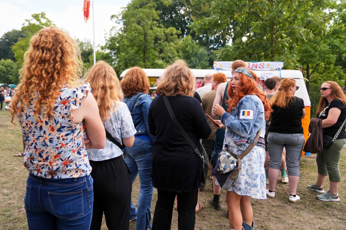 Deltakere venter i kø for billetter under Red Head Days-festivalen i Tilburg, Nederland, 30. august 2025. Foto: Virginia Mayo, AP-NTB. Deltakere venter i kø for billetter under Red Head Days-festivalen i Tilburg, Nederland, 30. august 2025. Foto: Virginia Mayo, AP-NTB.