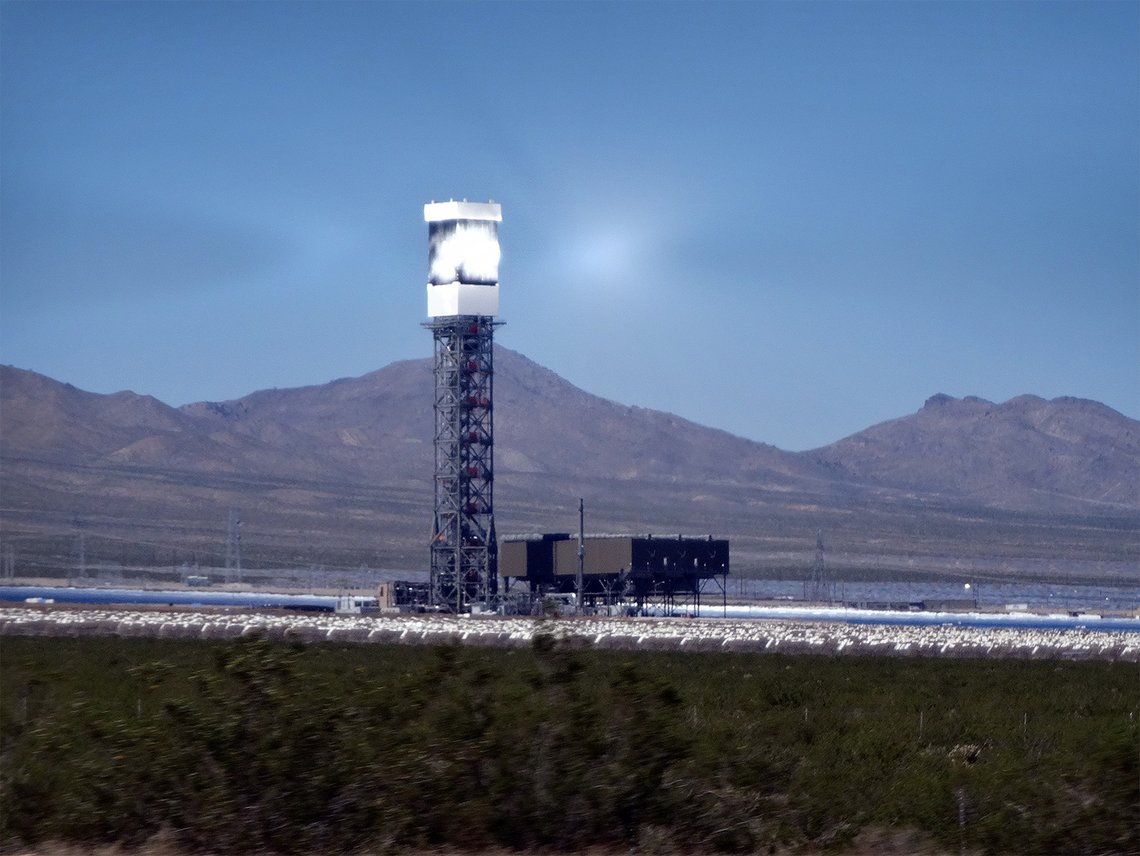 By Craig Dietrich - Flickr: Ivanpah Solar Power Facility, CC BY 2.0, https://commons.wikimedia.org/w/index.php?curid=28676343 By Craig Dietrich - Flickr: Ivanpah Solar Power Facility, CC BY 2.0, https://commons.wikimedia.org/w/index.php?curid=28676343