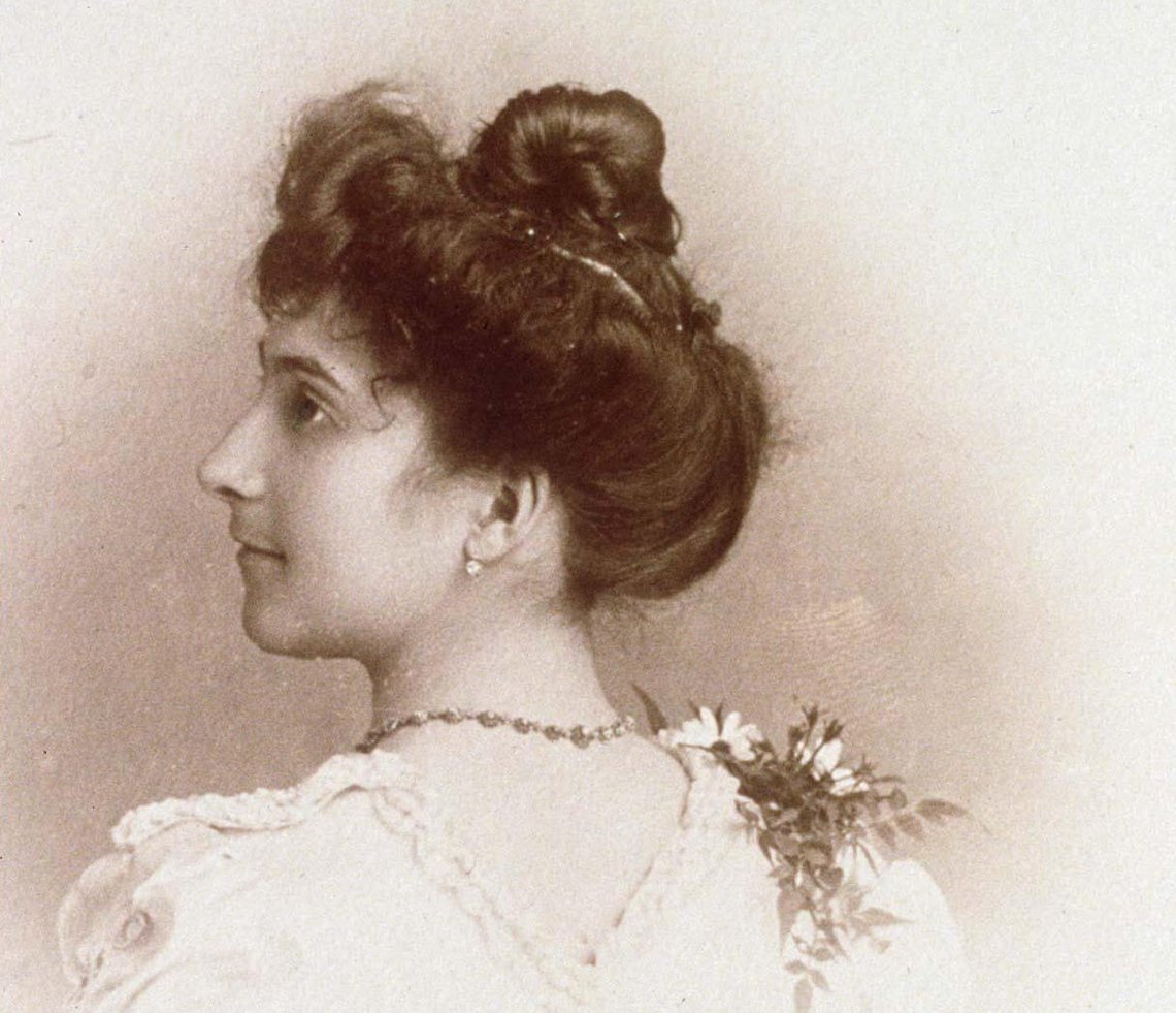 Dette er et familiefotografi av Jeanne Calment, verdens eldste menneske, antatt fotografert rundt 1895. (Wikimedia Commons) Dette er et familiefotografi av Jeanne Calment, verdens eldste menneske, antatt fotografert rundt 1895. (Wikimedia Commons)
