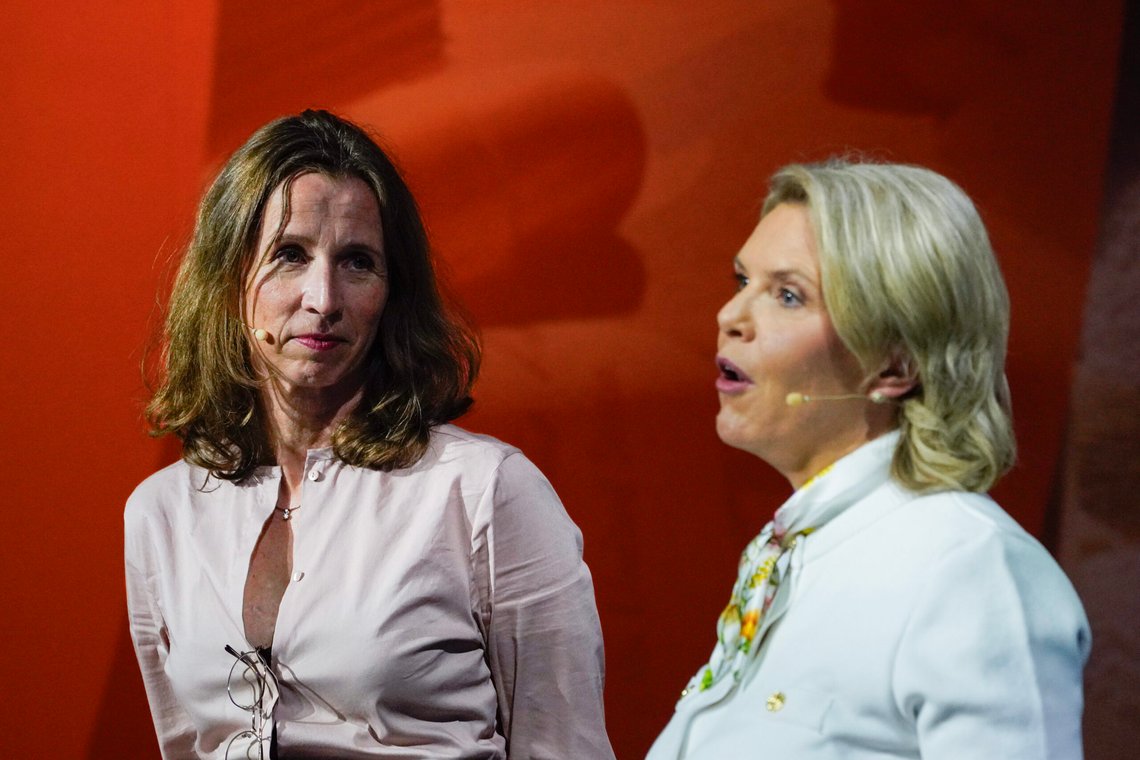 Arendal 20250812.
Justis og beredsskapsminister Astri Aas-Hansen og FrP leder Sylvi Listhaug t.h.deltar på et arrangement om organisert kriminalitet under Arendalsuka.
Foto: Ole Berg-Rusten / NTB Arendal 20250812.
Justis og beredsskapsminister Astri Aas-Hansen og FrP leder Sylvi Listhaug t.h.deltar på et arrangement om organisert kriminalitet under Arendalsuka.
Foto: Ole Berg-Rusten / NTB