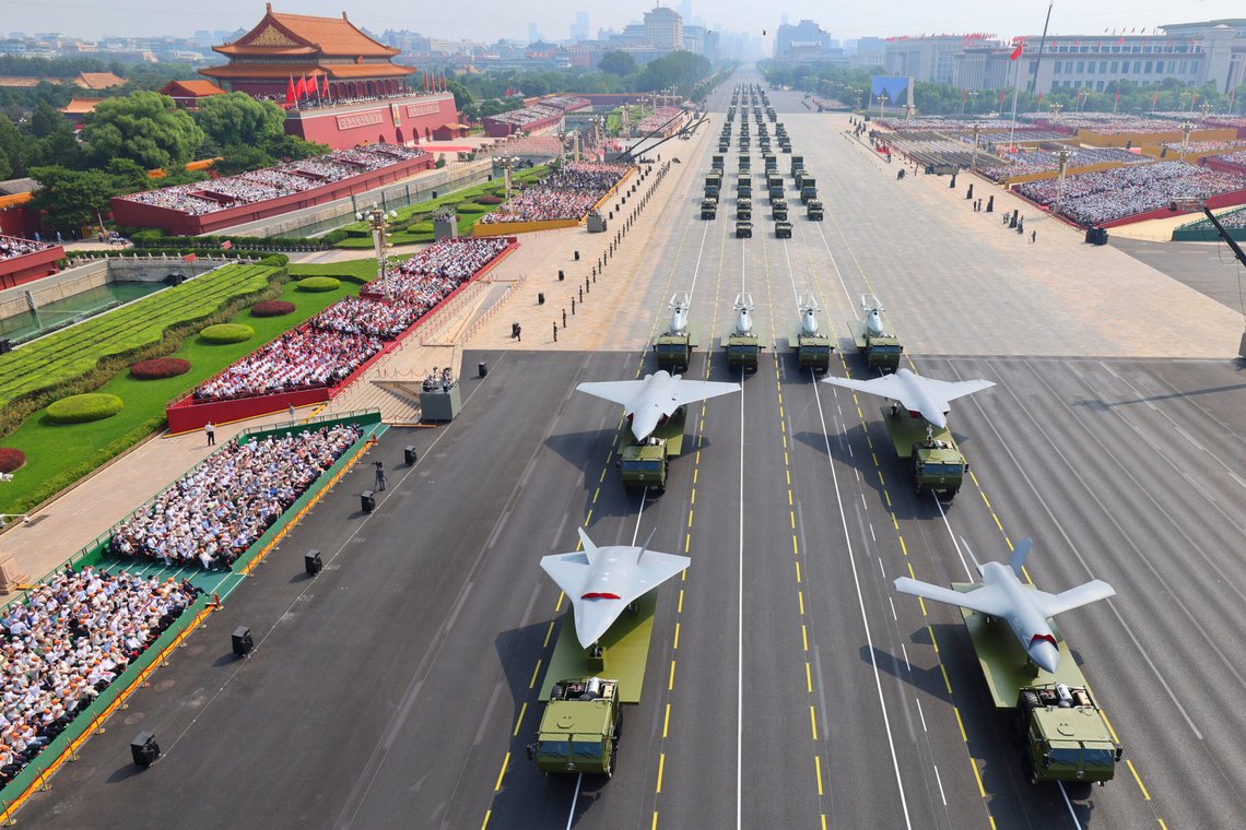 Droner og annet forsvarsmateriell var blant det som ble vist fram under den store militærparaden i Beijing onsdag. Foto: Liu Xu / Xinhua via AP / NTB Droner og annet forsvarsmateriell var blant det som ble vist fram under den store militærparaden i Beijing onsdag. Foto: Liu Xu / Xinhua via AP / NTB