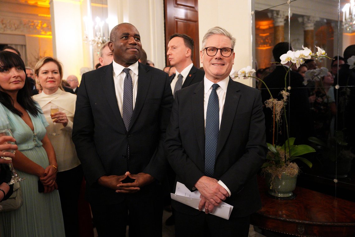 Storbritannias statsminister Keir Starmer og tidligere utenriksminister, nå justisminister, David Lammy avbildet under et USA-besøk i februar. Foto: Carl Court / Pool Photo via AP / NTB Storbritannias statsminister Keir Starmer og tidligere utenriksminister, nå justisminister, David Lammy avbildet under et USA-besøk i februar. Foto: Carl Court / Pool Photo via AP / NTB