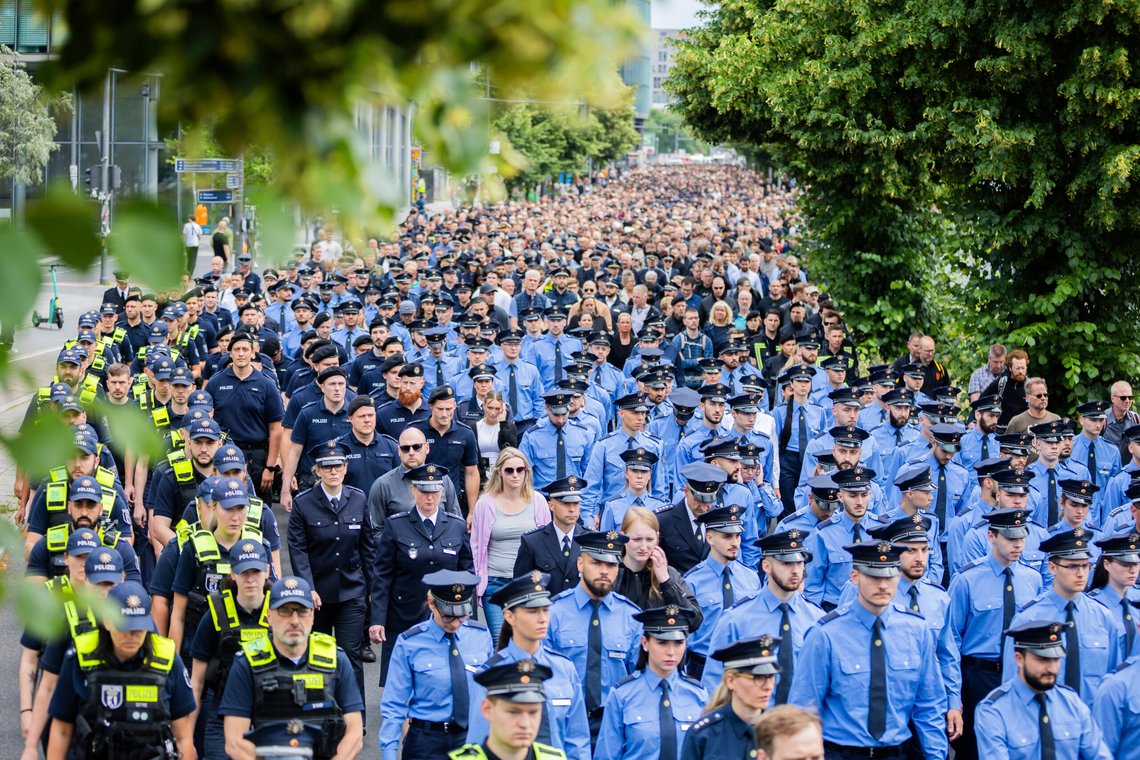 Police officers take part in a silent march organized by the "Blue Light Family" of the German Police Union (DPolG) and the Police Union (GdP) in Berlin, Friday June 7, 2024, in memory of the police officer who died in a knife attack in Mannheim. (Christoph Soeder/dpa via AP) Police officers take part in a silent march organized by the "Blue Light Family" of the German Police Union (DPolG) and the Police Union (GdP) in Berlin, Friday June 7, 2024, in memory of the police officer who died in a knife attack in Mannheim. (Christoph Soeder/dpa via AP)