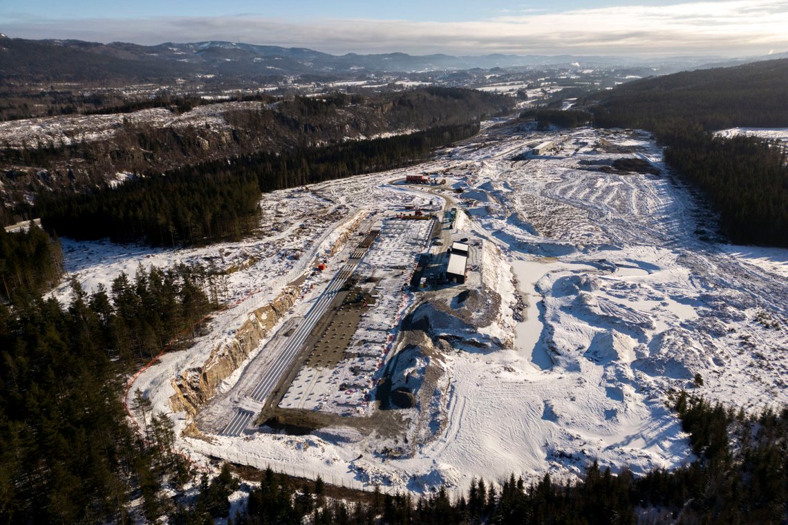 Googles nye datasenter bygges på Gromstul utenfor Skien i Telemark. Senteret for lagring av data skal stå klart i 2026 og er sannsynligvis ikke det eneste datasenteret som kommer til å dukke opp i Norge de neste årene. Foto: Cornelius Poppe / NTB Googles nye datasenter bygges på Gromstul utenfor Skien i Telemark. Senteret for lagring av data skal stå klart i 2026 og er sannsynligvis ikke det eneste datasenteret som kommer til å dukke opp i Norge de neste årene. Foto: Cornelius Poppe / NTB