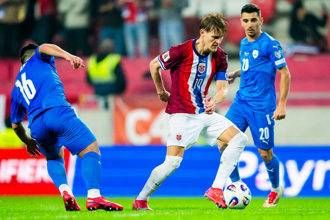 Norge møtte Israel i VM-kvalifisering i mars. Lagene skal møtes igjen på Ullevaal i oktober. FN-oppnevnte eksperter ber nå Fifa og Uefa om å utestenge Israel fra internasjonal fotball. Foto: Fredrik Varfjell / NTB Norge møtte Israel i VM-kvalifisering i mars. Lagene skal møtes igjen på Ullevaal i oktober. FN-oppnevnte eksperter ber nå Fifa og Uefa om å utestenge Israel fra internasjonal fotball. Foto: Fredrik Varfjell / NTB