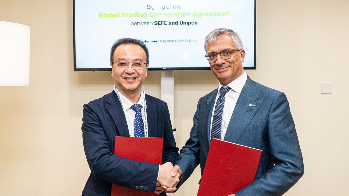 Wang Yuning fra UNIPEC og Frédéric Barnaud fra SEFE i Milano den 11. september 2025. Foto: SEFE. Wang Yuning fra UNIPEC og Frédéric Barnaud fra SEFE i Milano den 11. september 2025. Foto: SEFE.