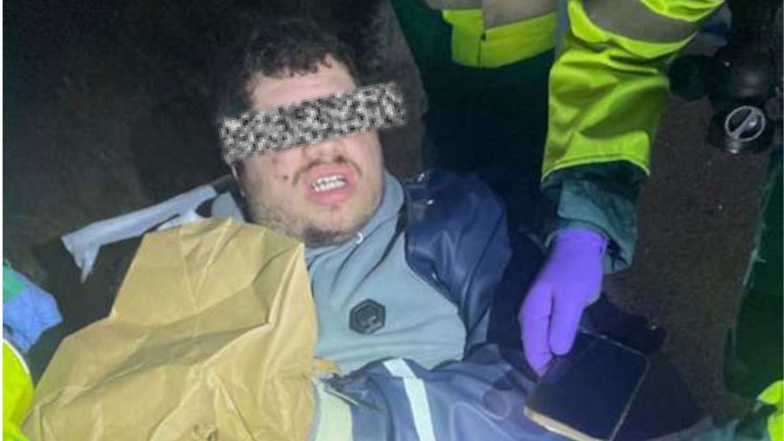 PÅGREPET: Mohammed (17) ble pågrepet etter han ble funnet skutt med hagle i en grøftekant utenfor Grästorp. Foto: Polisen PÅGREPET: Mohammed (17) ble pågrepet etter han ble funnet skutt med hagle i en grøftekant utenfor Grästorp. Foto: Polisen