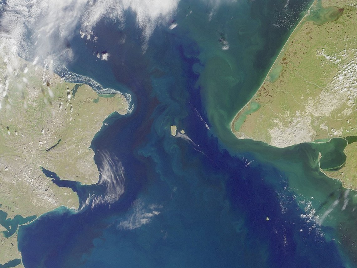 Beringstredet skiller USA og Russland med bare 90 kilometer ved Seward-halvøya i Alaska (øst) og Chukotka (vest). Grensen mellom USA og Russland går mellom Big og Little Diomede Islands midt i Beringstredet. Foto: NASA/GSFC/JPL/MISR-Team Beringstredet skiller USA og Russland med bare 90 kilometer ved Seward-halvøya i Alaska (øst) og Chukotka (vest). Grensen mellom USA og Russland går mellom Big og Little Diomede Islands midt i Beringstredet. Foto: NASA/GSFC/JPL/MISR-Team