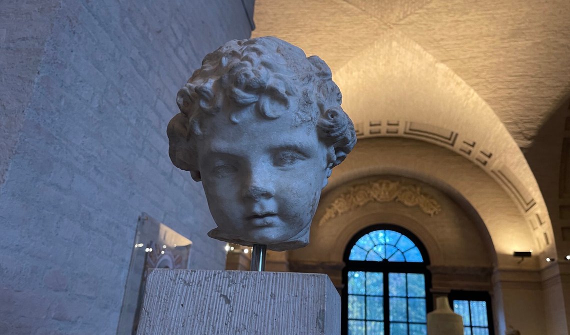 Byste av Eros som gutt (ca. 280 f.Kr.), Glyptoteket i München. Byste av Eros som gutt (ca. 280 f.Kr.), Glyptoteket i München.