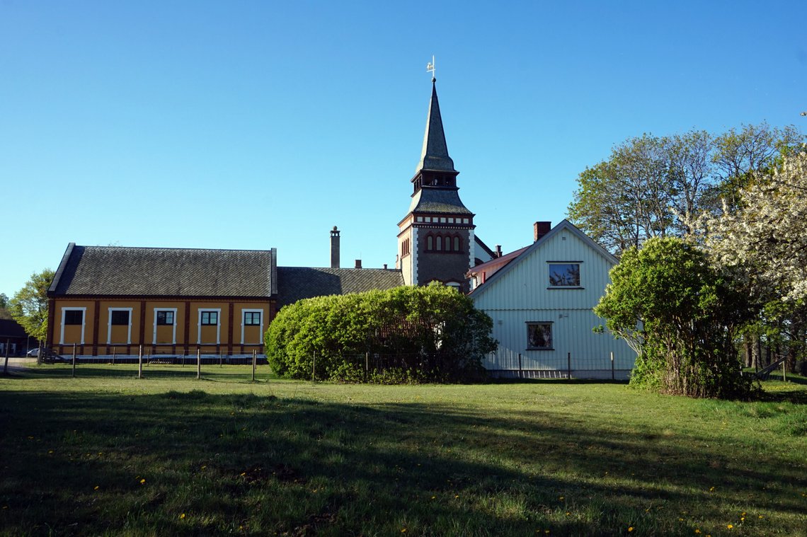 En av de innsatte mangler ved Bastøy fengsel, og både politi og fengselet har slått full alarm for å finne personen. Foto: Kriminalomsorgen En av de innsatte mangler ved Bastøy fengsel, og både politi og fengselet har slått full alarm for å finne personen. Foto: Kriminalomsorgen