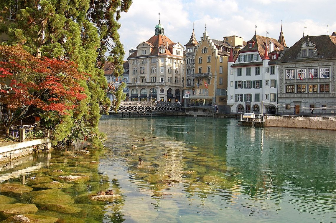 Elven Reuss i Luzerns gamle bydel. Foto: Simon Koopmann CC BY-SA 2.5 Elven Reuss i Luzerns gamle bydel. Foto: Simon Koopmann CC BY-SA 2.5