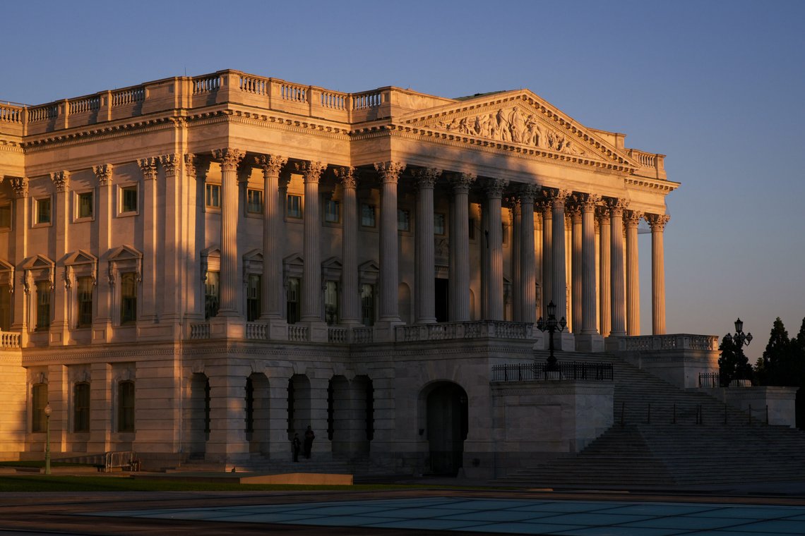 Et forslag som kunne fått slutt på nedstengingen i USA, fikk ikke nok stemmer i Senatet til å bli vedtatt mandag. Foto: J. Scott Applewhite / AP / NTB Et forslag som kunne fått slutt på nedstengingen i USA, fikk ikke nok stemmer i Senatet til å bli vedtatt mandag. Foto: J. Scott Applewhite / AP / NTB
