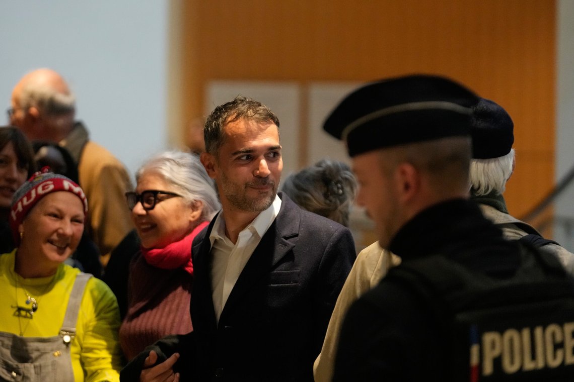 Defendant Aurelien Poirson-Atlan, center, arrives at the courtroom as ten people go on trial over cyberbullying of Brigitte Macron after they allegedly made "malicious" comments online spreading claims that President Emmanuel Macron 's wife is a man. Monday, Oct. 27, 2025 in Paris. (AP Photo/Michel Euler) Defendant Aurelien Poirson-Atlan, center, arrives at the courtroom as ten people go on trial over cyberbullying of Brigitte Macron after they allegedly made "malicious" comments online spreading claims that President Emmanuel Macron 's wife is a man. Monday, Oct. 27, 2025 in Paris. (AP Photo/Michel Euler)