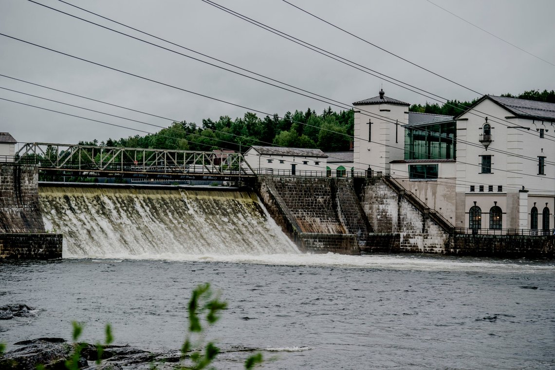 Norske kraftverk risikerer kraftig økning i skattenivået, ettersom regjeringen foreslår å innføre grunnrenteskatt på små kraftverk med produksjon undet 10 MW. Foto: Stian Lysberg Solum / NTB Norske kraftverk risikerer kraftig økning i skattenivået, ettersom regjeringen foreslår å innføre grunnrenteskatt på små kraftverk med produksjon undet 10 MW. Foto: Stian Lysberg Solum / NTB