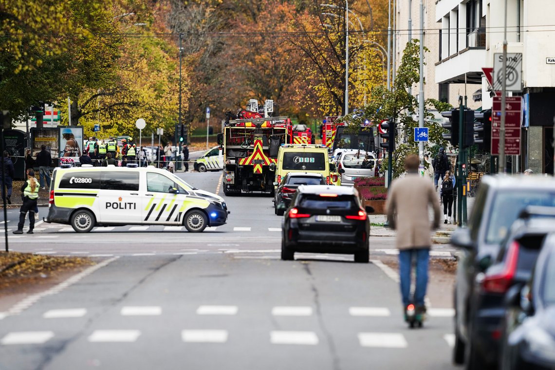 Sarpsborg 20251026.
Politiet har rykket ut etter melding om en eksplosjon i Middelthuns gate på Majorstuen i Oslo. Det er vide sperringer rundt området grunnet fare for ny eksplosjon.
Foto: Thomas Fure / NTB Sarpsborg 20251026.
Politiet har rykket ut etter melding om en eksplosjon i Middelthuns gate på Majorstuen i Oslo. Det er vide sperringer rundt området grunnet fare for ny eksplosjon.
Foto: Thomas Fure / NTB