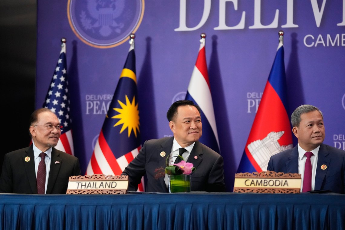 Malaysian Prime Minister Anwar Ibrahim, left, Thailand's Prime Minister Anutin Charnvirakul and Cambodian Prime Minister Hun Manet, right, react during a signing ceremony on the sidelines of the ASEAN Summit in Kuala Lumpur, Malaysia, Sunday, Oct. 26, 2025. (AP Photo/Mark Schiefelbein) Malaysian Prime Minister Anwar Ibrahim, left, Thailand's Prime Minister Anutin Charnvirakul and Cambodian Prime Minister Hun Manet, right, react during a signing ceremony on the sidelines of the ASEAN Summit in Kuala Lumpur, Malaysia, Sunday, Oct. 26, 2025. (AP Photo/Mark Schiefelbein)