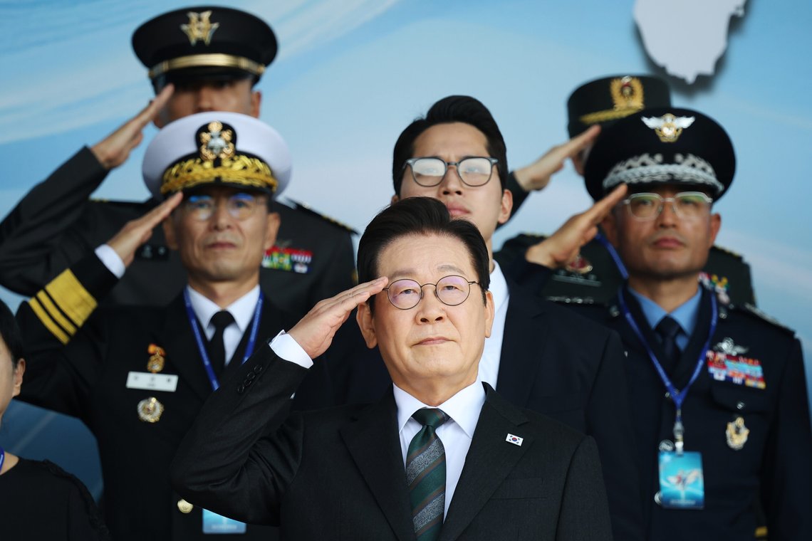 South Korean President Lee Jae Myung, bottom center, salutes to the national flag during a celebration to mark 77th Armed Forces Day in Gyeryong, South Korea Wednesday, Oct. 1, 2025. (Kim Hong-Ji/Pool Photo via AP) South Korean President Lee Jae Myung, bottom center, salutes to the national flag during a celebration to mark 77th Armed Forces Day in Gyeryong, South Korea Wednesday, Oct. 1, 2025. (Kim Hong-Ji/Pool Photo via AP)