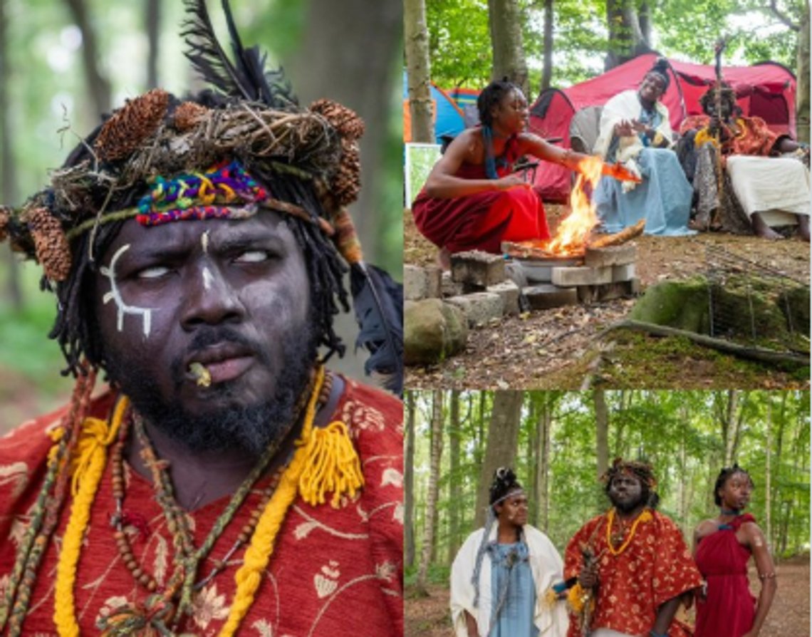 De tre medlemmene av det selverklærte Kingdom of Kubala avbildet i leiren de nå er kastet ut av. Foto: X/ Ian Miles Cheong De tre medlemmene av det selverklærte Kingdom of Kubala avbildet i leiren de nå er kastet ut av. Foto: X/ Ian Miles Cheong