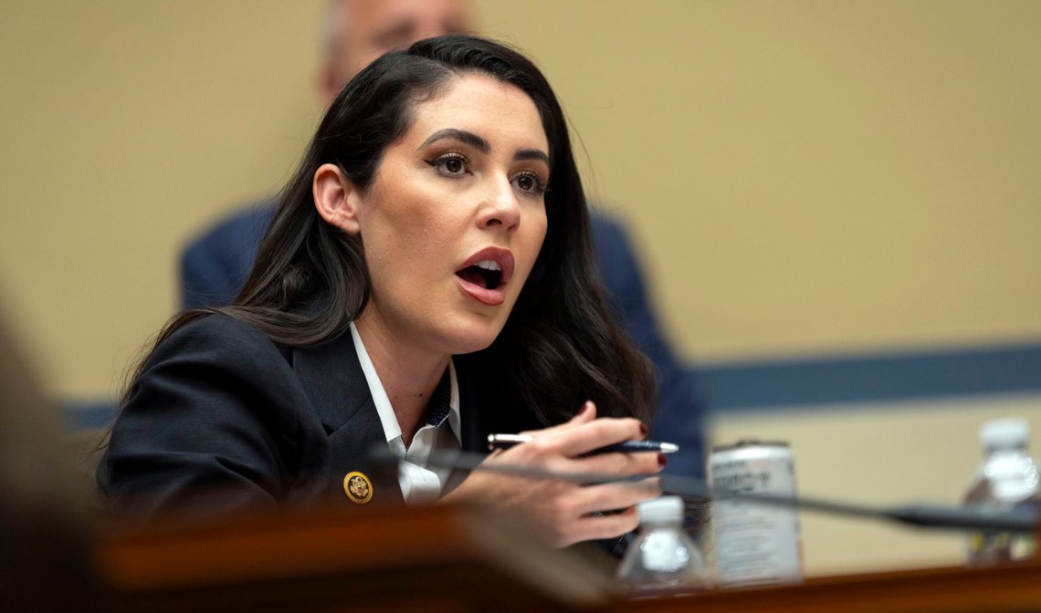Anna Paulina Luna under en høring i kontrollkomiteen i Representantenes hus på Capitol Hill i Washington D.C. den 19. november 2024. Foto: Ben Curtis / AP / NTB. Anna Paulina Luna under en høring i kontrollkomiteen i Representantenes hus på Capitol Hill i Washington D.C. den 19. november 2024. Foto: Ben Curtis / AP / NTB.