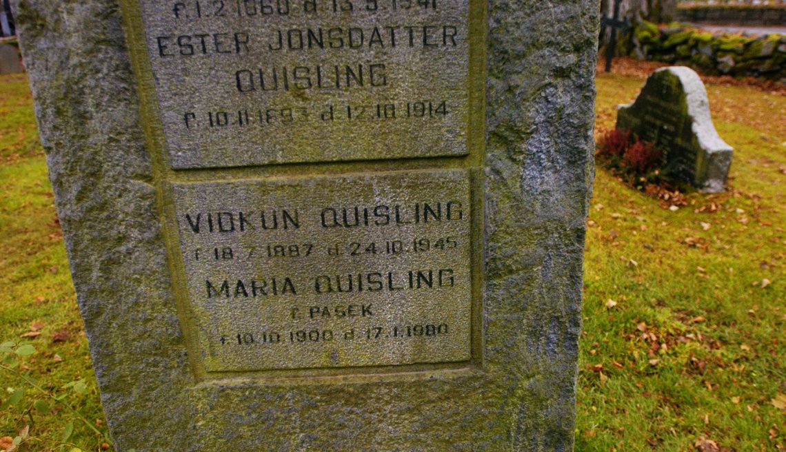 SKIEN 20031113. Vidkun Quisling er begravet på kirkegården ved Gjerpen kirke i Skien.
Foto: Erlend Aas / NTB SKIEN 20031113. Vidkun Quisling er begravet på kirkegården ved Gjerpen kirke i Skien.
Foto: Erlend Aas / NTB