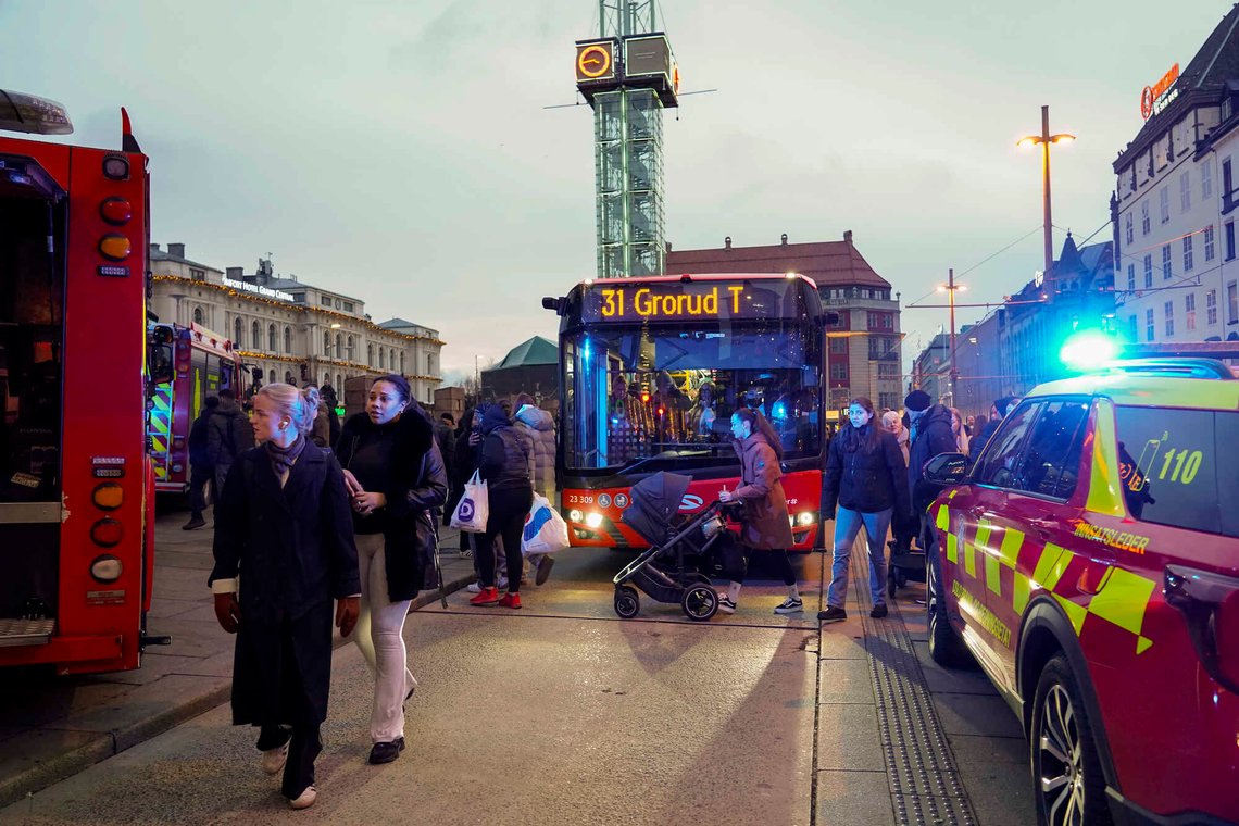 En hendelse ved T-banen førte til at all trafikk stanset mandag ettermiddag. Foto: Jonas Fæste Laksekjøn / NTB En hendelse ved T-banen førte til at all trafikk stanset mandag ettermiddag. Foto: Jonas Fæste Laksekjøn / NTB