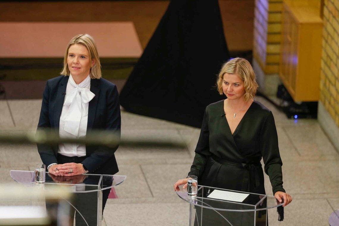 FrP-leder Sylvi Listhaug og Venstre-leder Guri Melby er to motpoler på Stortinget. Foto: Trond Reidar Teigen / NTB FrP-leder Sylvi Listhaug og Venstre-leder Guri Melby er to motpoler på Stortinget. Foto: Trond Reidar Teigen / NTB