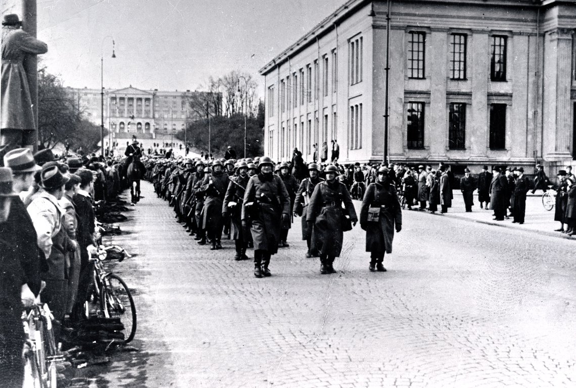 Oslo 9. april 1940. Den tyske angrepet / invasjonen i Norge. Tyske styrker rykker inn i Oslo, og marsjerer på Karl Johans gate ved Universitetet.
WW2 - Norway / Oslo. The German attack on Norway. German troops marching on Karl Johan's street. Oslo 9. april 1940. Den tyske angrepet / invasjonen i Norge. Tyske styrker rykker inn i Oslo, og marsjerer på Karl Johans gate ved Universitetet.
WW2 - Norway / Oslo. The German attack on Norway. German troops marching on Karl Johan's street.