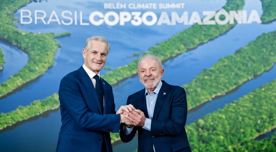 Statsminister Jonas Gahr Støre (Ap) kunngjorde nyheten under klimatoppmøtet i Brasil. Her sammen med landets president Luiz Inácio Lula da Silva under den offisielle mottakelsen til møtet. Foto: Ricardo Stuckert / PR Statsminister Jonas Gahr Støre (Ap) kunngjorde nyheten under klimatoppmøtet i Brasil. Her sammen med landets president Luiz Inácio Lula da Silva under den offisielle mottakelsen til møtet. Foto: Ricardo Stuckert / PR