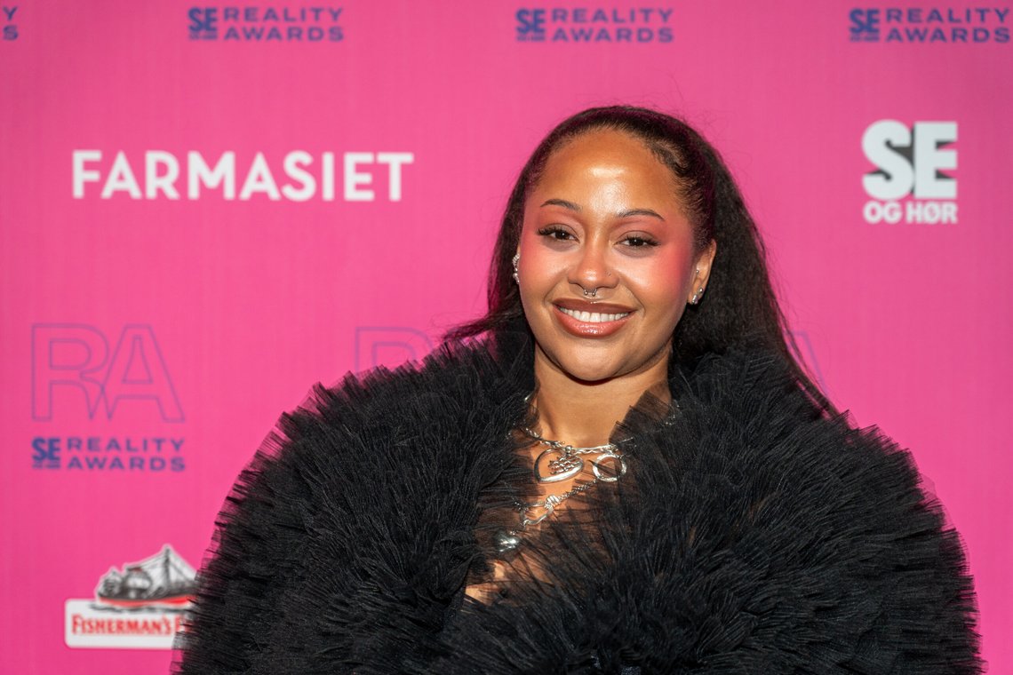 Oslo 20250921.
Fetisha Williams på vei inn til utdelingen av Se og Hørs Reality Awards på Ambassaden i Oslo søndag kveld.
Foto: Thomas Fure / NTB Oslo 20250921.
Fetisha Williams på vei inn til utdelingen av Se og Hørs Reality Awards på Ambassaden i Oslo søndag kveld.
Foto: Thomas Fure / NTB