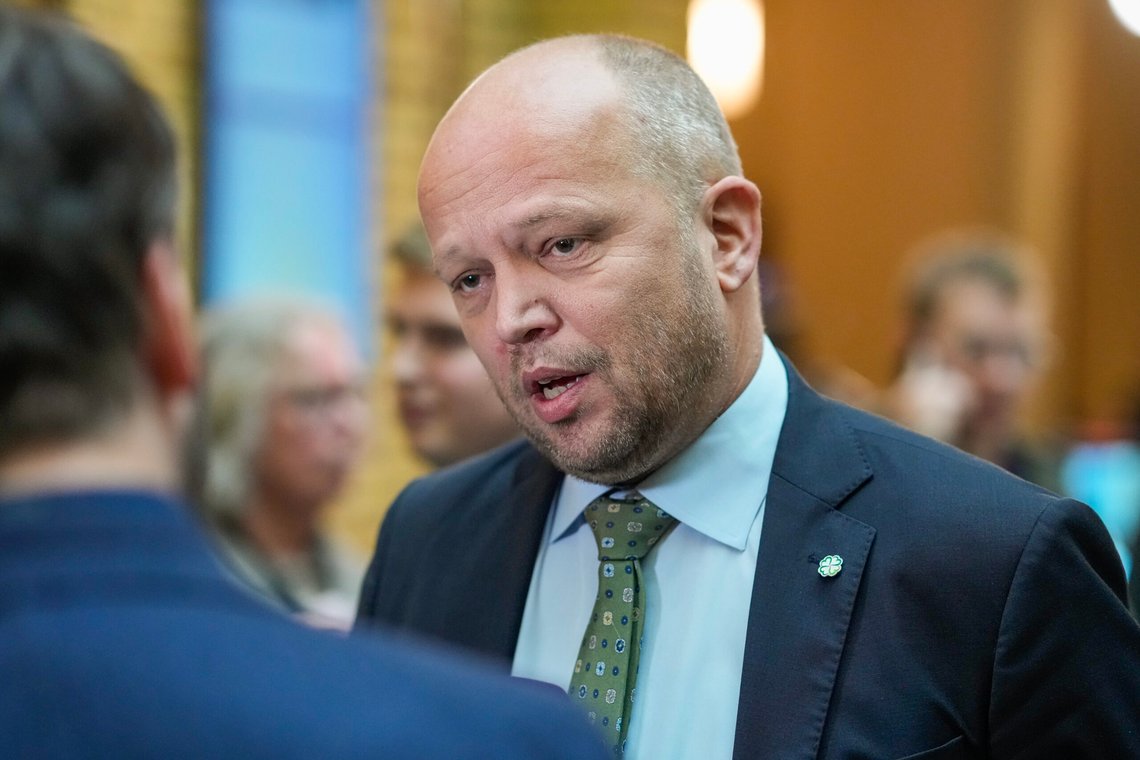 Sp-leder Trygve Slagsvold Vedum sier Senterpartiet er imot økt skatt for småkraftverk. Her fra en tidligere anledning. Foto: Cornelius Poppe / NTB Sp-leder Trygve Slagsvold Vedum sier Senterpartiet er imot økt skatt for småkraftverk. Her fra en tidligere anledning. Foto: Cornelius Poppe / NTB