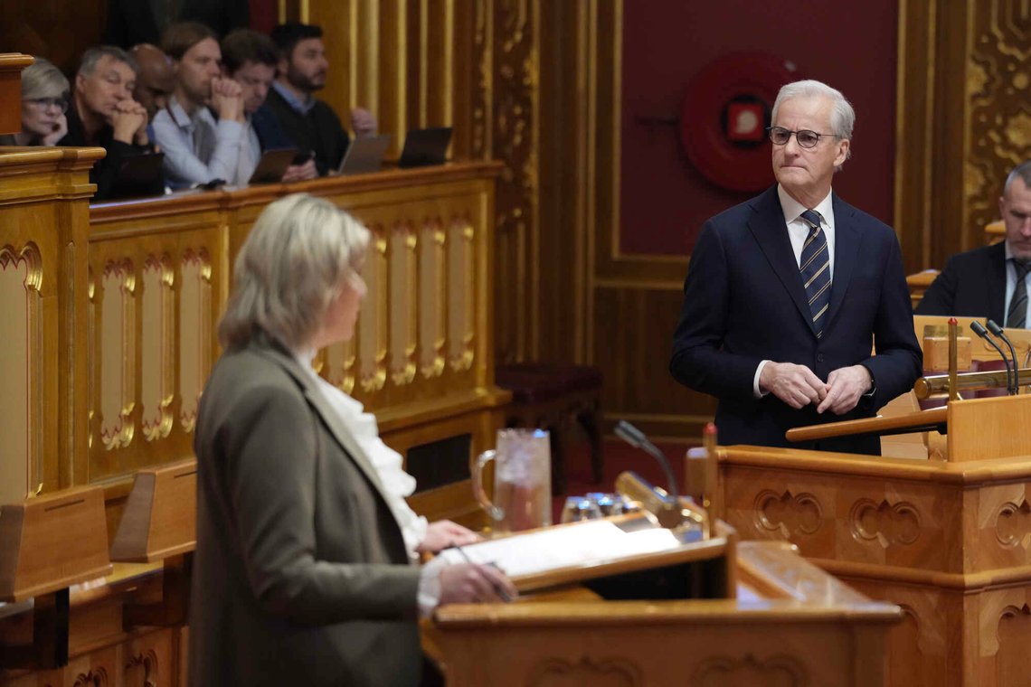 Oslo 20251112.
Statsminister Jonas Gahr Støre (Ap) og Sylvi Listhaug (Frp) under Stortingets spørretime.
Foto: Ole Berg-Rusten / NTB Oslo 20251112.
Statsminister Jonas Gahr Støre (Ap) og Sylvi Listhaug (Frp) under Stortingets spørretime.
Foto: Ole Berg-Rusten / NTB