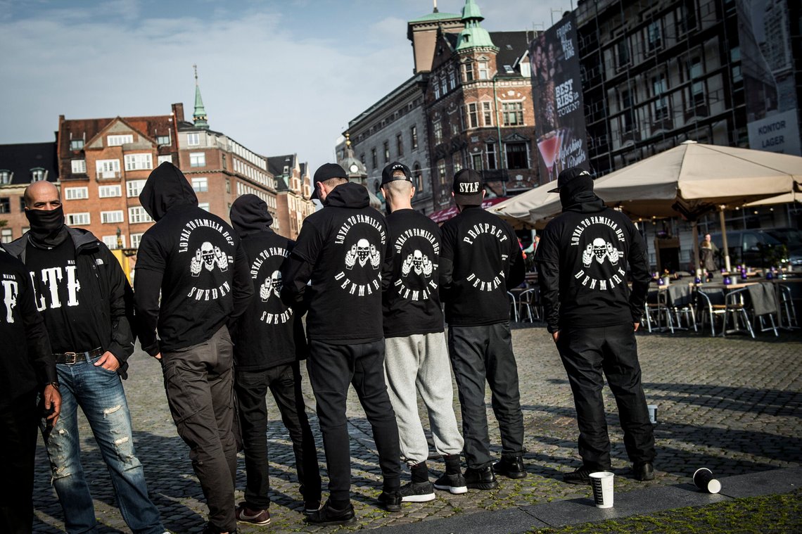 Medlemmer av gruppen Loyal To Familia opererer som regel i Danmark, men beveger seg også over grensen til Tyskland. Slike kriminelle gjenger er fremtiden som venter mange elever med innvandrerbakgrunn, som allerede er godt igang i skolealder. Foto: Ritzau Scanpix/ NTB Medlemmer av gruppen Loyal To Familia opererer som regel i Danmark, men beveger seg også over grensen til Tyskland. Slike kriminelle gjenger er fremtiden som venter mange elever med innvandrerbakgrunn, som allerede er godt igang i skolealder. Foto: Ritzau Scanpix/ NTB