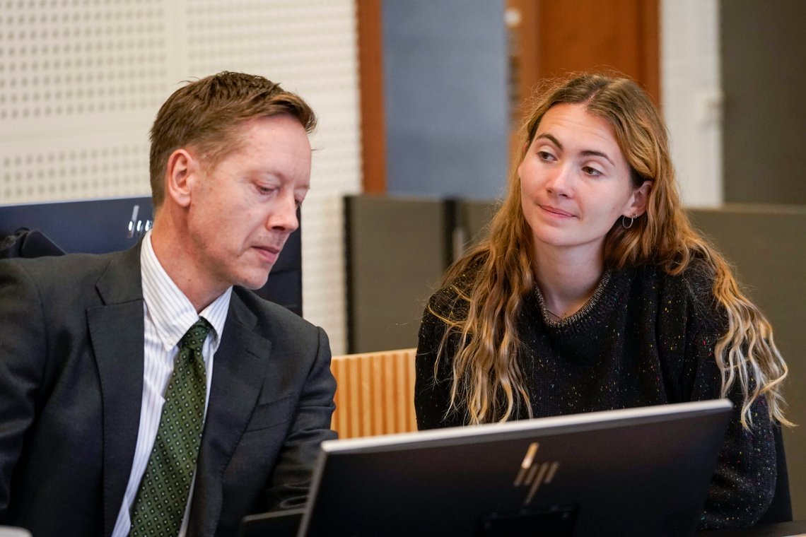 Greenpeace Norge-leder Frode Pleym (t.v.) og Natur og Ungdoms leder Sigrid Hoddevig Losnegård. Organisasjonene vant fram i lagmannsretten i søksmålet mot statens oljetillatelser for feltene Breidablikk, Tyrving og Yggdrasil. Foto: Jonas Fæste Laksekjøn / NTB Greenpeace Norge-leder Frode Pleym (t.v.) og Natur og Ungdoms leder Sigrid Hoddevig Losnegård. Organisasjonene vant fram i lagmannsretten i søksmålet mot statens oljetillatelser for feltene Breidablikk, Tyrving og Yggdrasil. Foto: Jonas Fæste Laksekjøn / NTB