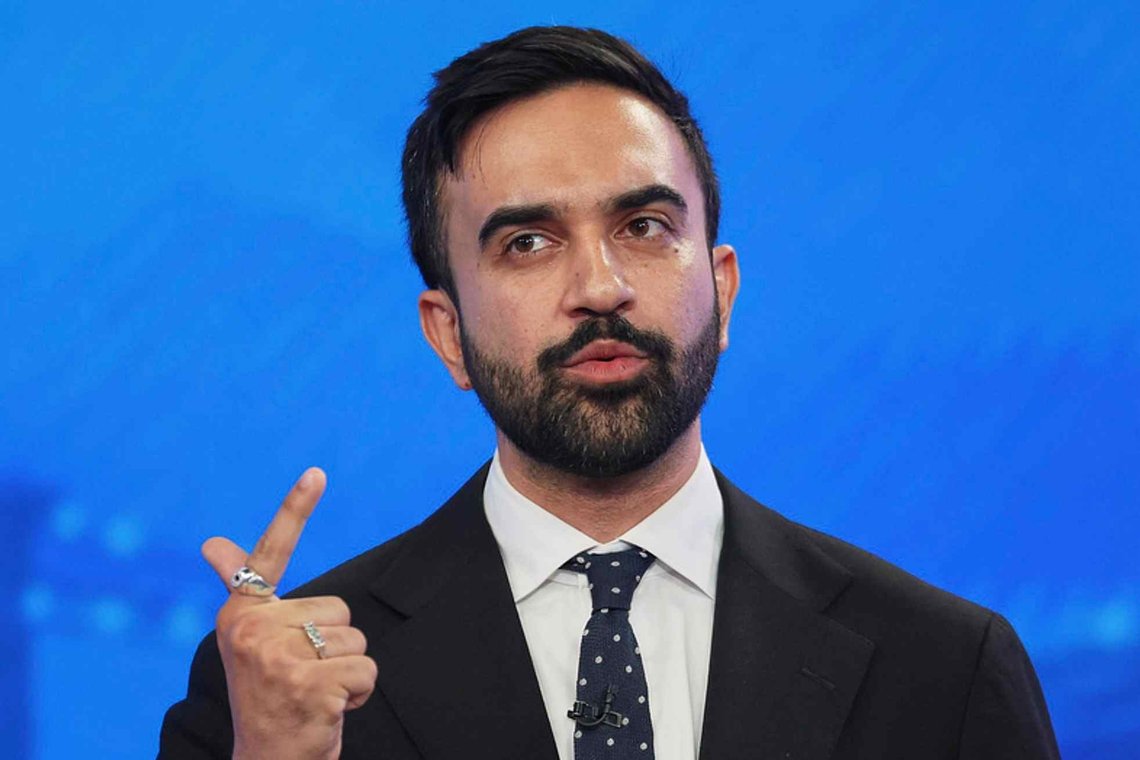 Zohran Mamdani (34) vant borgermestervalget i New York og representerer en enda mer ytterliggående venstredreining for byen. (Foto: Yuki Iwamura/AP Photo) Zohran Mamdani (34) vant borgermestervalget i New York og representerer en enda mer ytterliggående venstredreining for byen. (Foto: Yuki Iwamura/AP Photo)