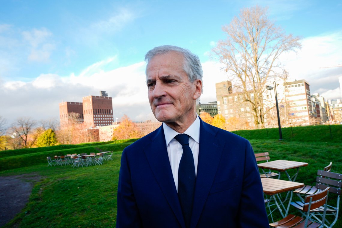 Oslo 20251104.
Statsminister Jonas Gahr Støre utenfor Yara sitt årlige Høstseminar på Høymagasinet i Oslo. Temaet i år er “konkurransekraft i en urolig tid”.
Foto: Lise Åserud / NTB Oslo 20251104.
Statsminister Jonas Gahr Støre utenfor Yara sitt årlige Høstseminar på Høymagasinet i Oslo. Temaet i år er “konkurransekraft i en urolig tid”.
Foto: Lise Åserud / NTB