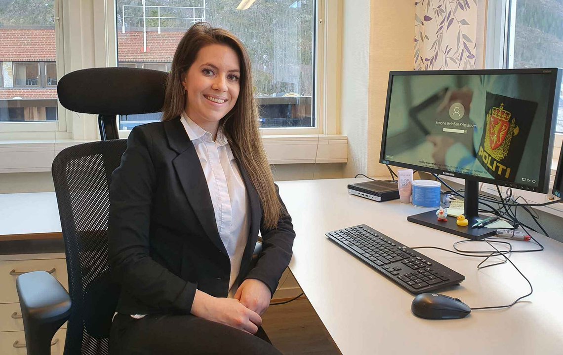 Simone Reinfjell Kristiansen er ny seksjonsleder i Nasjonal våpenforvaltning i Mosjøen. (Foto: Politiet) Simone Reinfjell Kristiansen