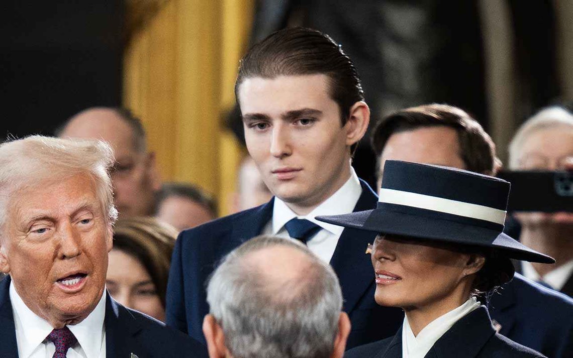 I midten Barron Trump. Foto: Ike Hayman, public domain, Wikimedia Commons (beskåret) I midten Barron Trump. Foto: Ike Hayman, public domain, Wikimedia Commons (beskåret)