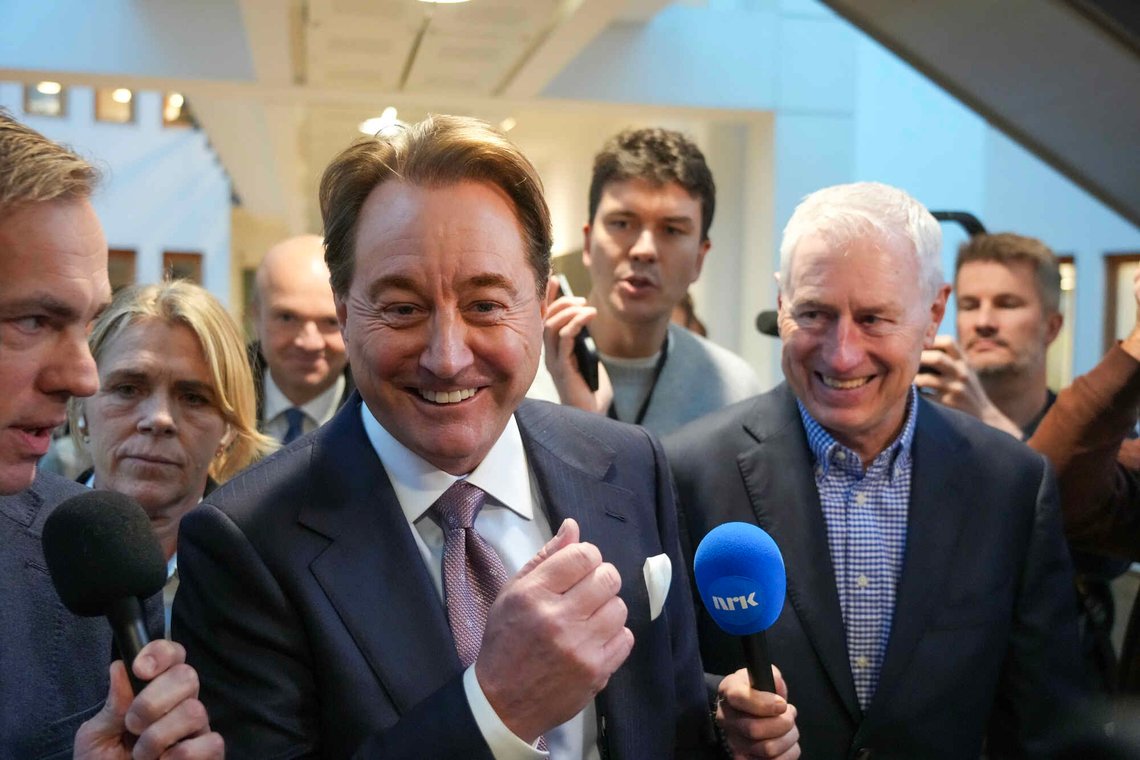 Kjell Inge Røkke virket å være i god humør på vei inn i Oslo tingrett torsdag for å vitne i saken om Kistefos' søksmål mot Aker og styret i Solstad Offshore i Oslo tingrett. Foto: Ole Berg-Rusten / NTB Kjell Inge Røkke virket å være i god humør på vei inn i Oslo tingrett torsdag for å vitne i saken om Kistefos' søksmål mot Aker og styret i Solstad Offshore i Oslo tingrett. Foto: Ole Berg-Rusten / NTB