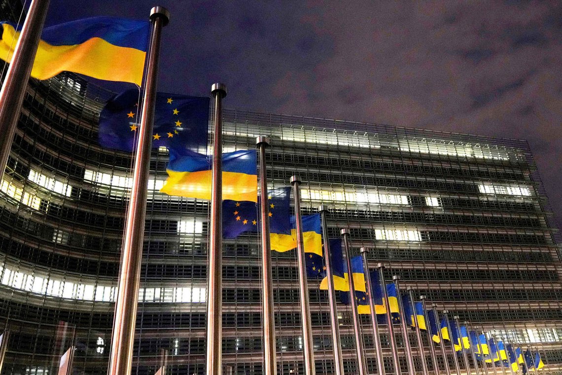 EU jobber fortsatt med å utarbeide et erstatningslån til Ukraina ved å bruke fryste russiske midler. Foto: Virginia Mayo / AP / NTB EU jobber fortsatt med å utarbeide et erstatningslån til Ukraina ved å bruke fryste russiske midler. Foto: Virginia Mayo / AP / NTB