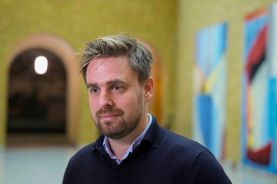 Oslo 20251124.
MDGs Eivind Trædal etter møte. MDG kalte inn sentralstyret til krisemøte om budsjettforhandlingene på Stortinget ved Vandrehallen
Foto: Javad Parsa / NTB Oslo 20251124.
MDGs Eivind Trædal etter møte. MDG kalte inn sentralstyret til krisemøte om budsjettforhandlingene på Stortinget ved Vandrehallen
Foto: Javad Parsa / NTB
