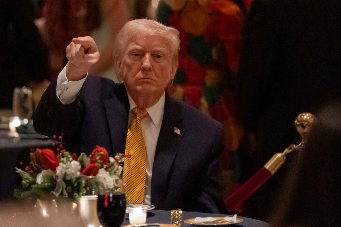Donald Trump sier han ga ordre om å angripe det han omtaler som «IS-terroravskum» i Nigeria første juledag. Foto: Alex Brandon / AP / NTB Donald Trump sier han ga ordre om å angripe det han omtaler som «IS-terroravskum» i Nigeria første juledag. Foto: Alex Brandon / AP / NTB