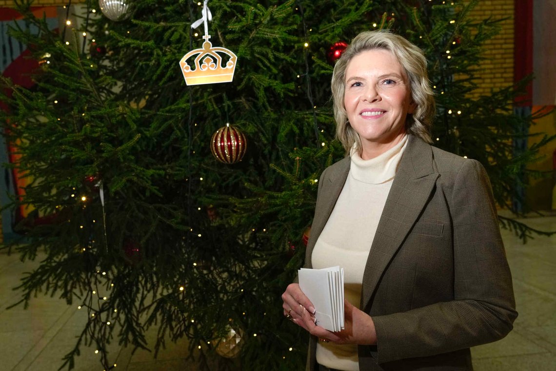 Oslo 20251215.
Partileder i FrP Sylvi Listhaug skriver og sender et sted mellom 600 til 700 julekort før jul.
Foto: Terje Bendiksby / NTB Oslo 20251215.
Partileder i FrP Sylvi Listhaug skriver og sender et sted mellom 600 til 700 julekort før jul.
Foto: Terje Bendiksby / NTB