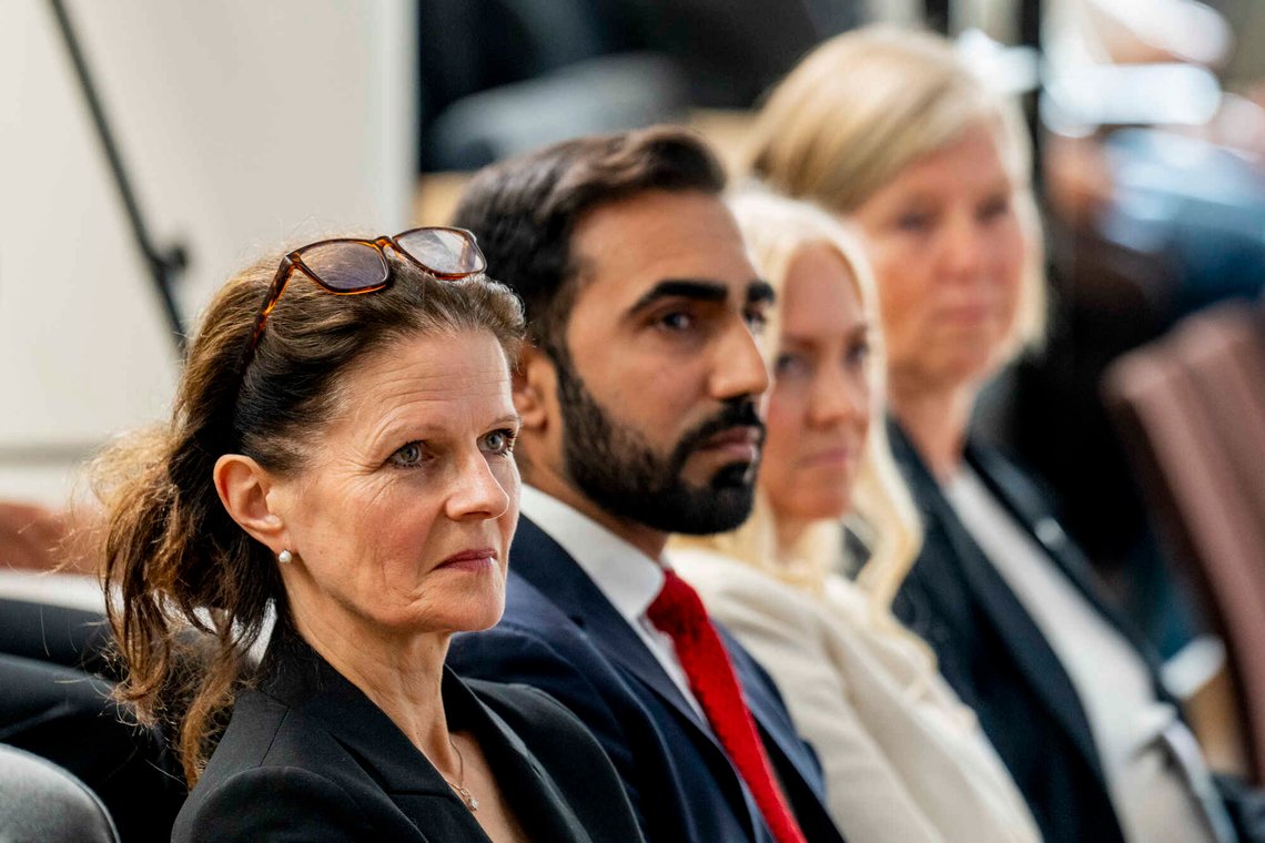 Oslo 20250922.
Helsedirektør, Cathrine M Lofthus og statssekretær i Helse- og omsorgsdepartementet, Usman Mushtaq under Fastlegekonferansen 2025.
Foto: Fredrik Varfjell / NTB Oslo 20250922.
Helsedirektør, Cathrine M Lofthus og statssekretær i Helse- og omsorgsdepartementet, Usman Mushtaq under Fastlegekonferansen 2025.
Foto: Fredrik Varfjell / NTB