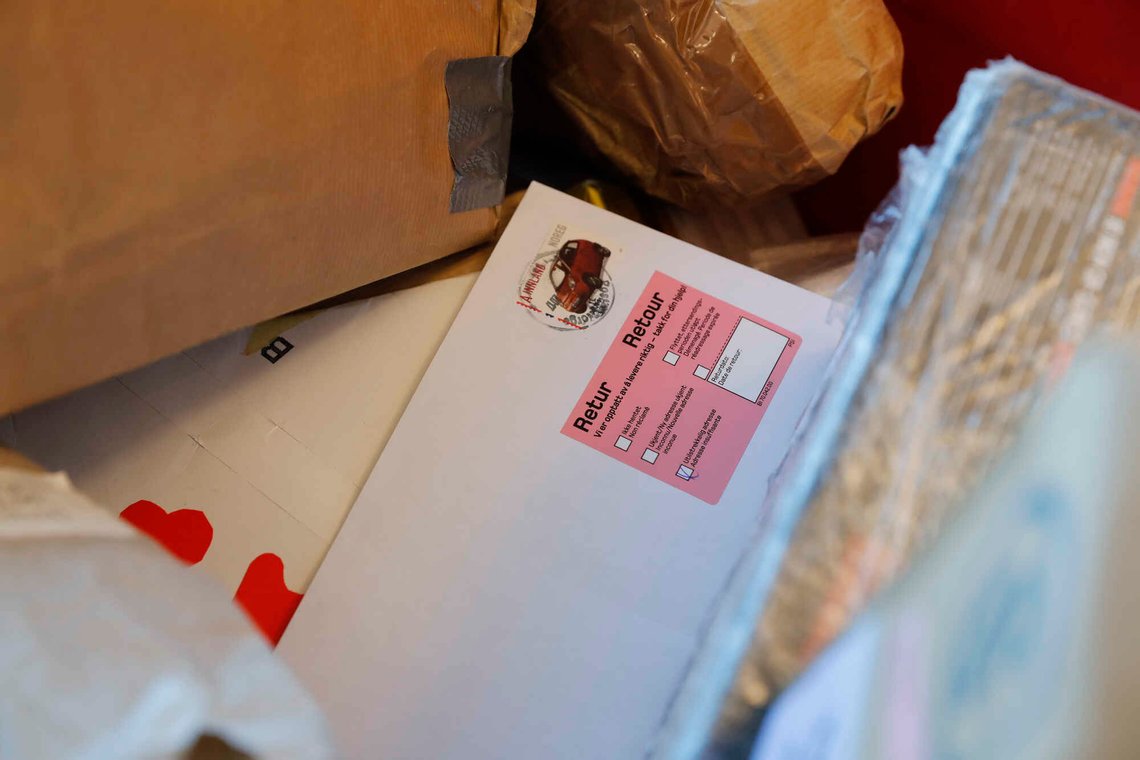 OSLO 20171205.
Postens ubesørgelighetsavdeling på Lørenskog. Hit kommer posten som ikke har noen adressat, gjenstander som har falt ut av sine pakker, eller som ikke posten klare å finne adressen til.
Foto: Cornelius Poppe / NTB OSLO 20171205.
Postens ubesørgelighetsavdeling på Lørenskog. Hit kommer posten som ikke har noen adressat, gjenstander som har falt ut av sine pakker, eller som ikke posten klare å finne adressen til.
Foto: Cornelius Poppe / NTB